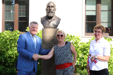 Odkritje kipa dr. Adolfa Obreze 18 Foto Ljubo Vukelič